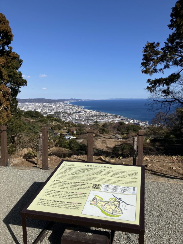 小田原城を見下ろす写真