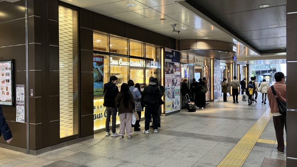 通路に面している店舗写真