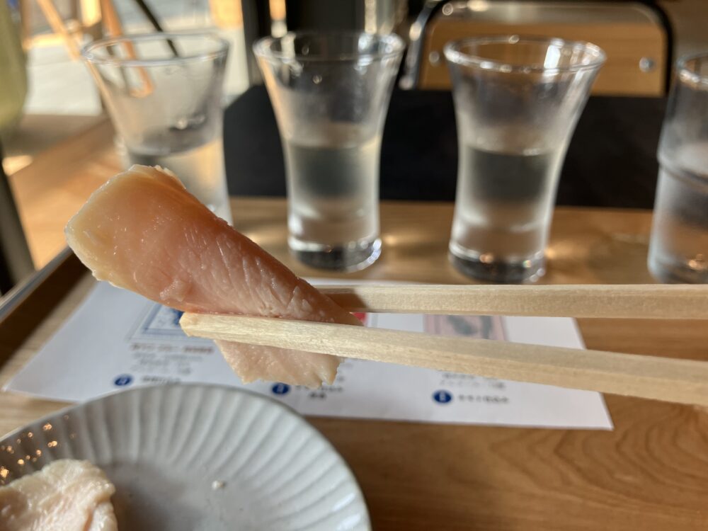 鶏むねハムを食す写真