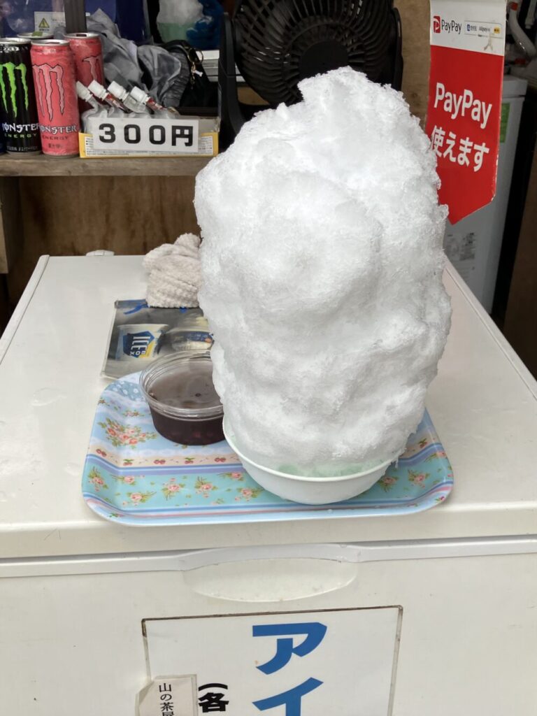 できたて巨大かき氷の写真