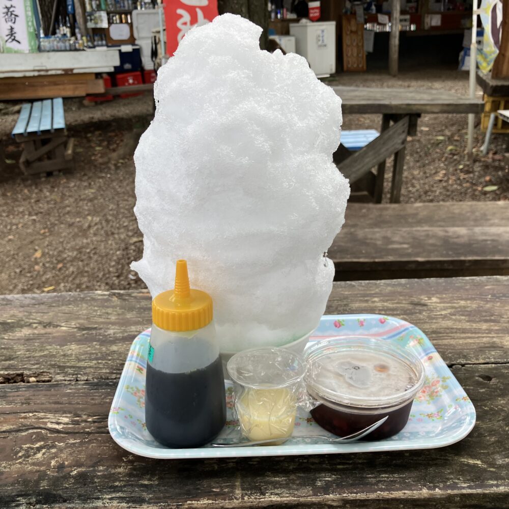 食べる直前のかき氷の写真